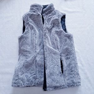 (3 for $15) Winter re reversible fur vest